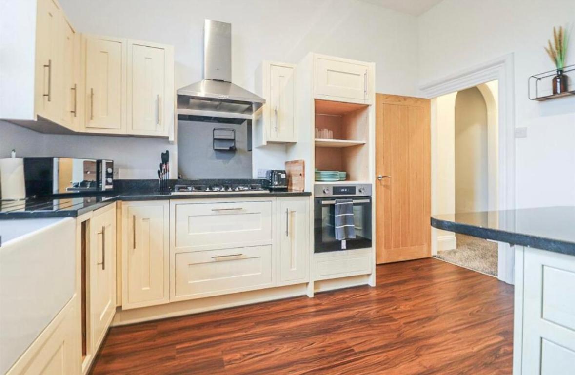 Spacious Victorian Birkdale Apartment With Garden Southport Exterior foto